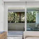 Apartment About Marina Mariola